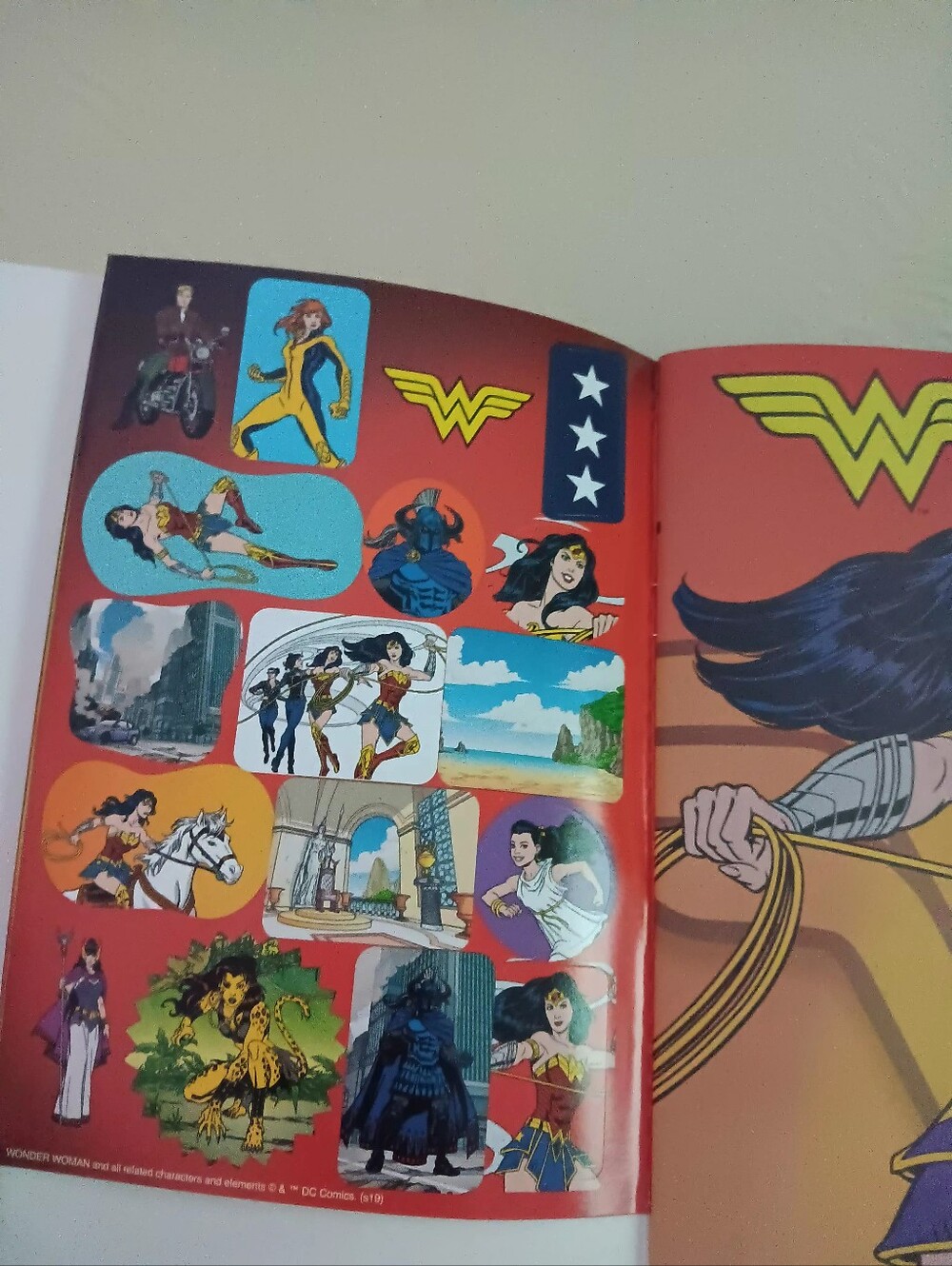 Wonder Woman Sketch Book - Picture 7 of 11